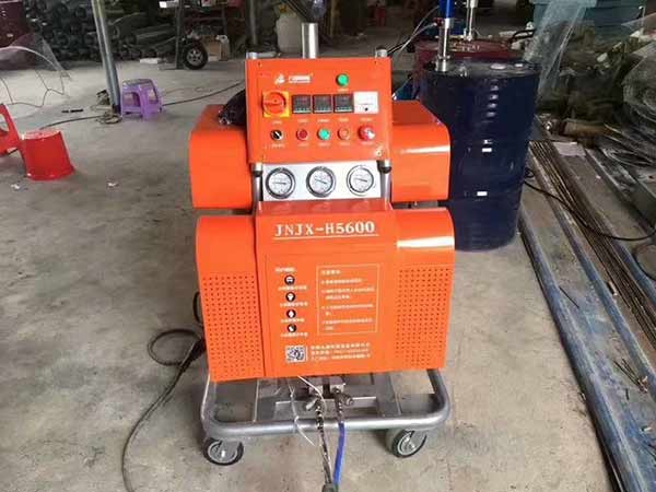 噴防腐材料設(shè)備 用什么噴涂機(jī)好?(圖2) H5600聚脲噴涂機(jī)管道防腐施工